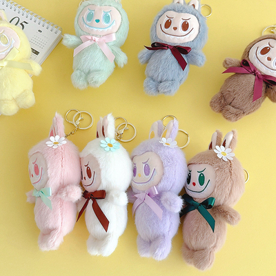 Carino portachiavi per bambole di peluche con caratteristiche e materiali personalizzabili