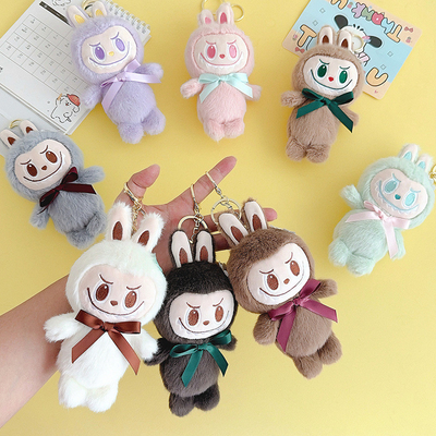 Carino portachiavi per bambole di peluche con caratteristiche e materiali personalizzabili