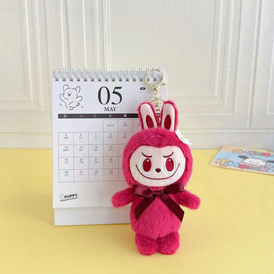 Carino portachiavi per bambole di peluche con caratteristiche e materiali personalizzabili